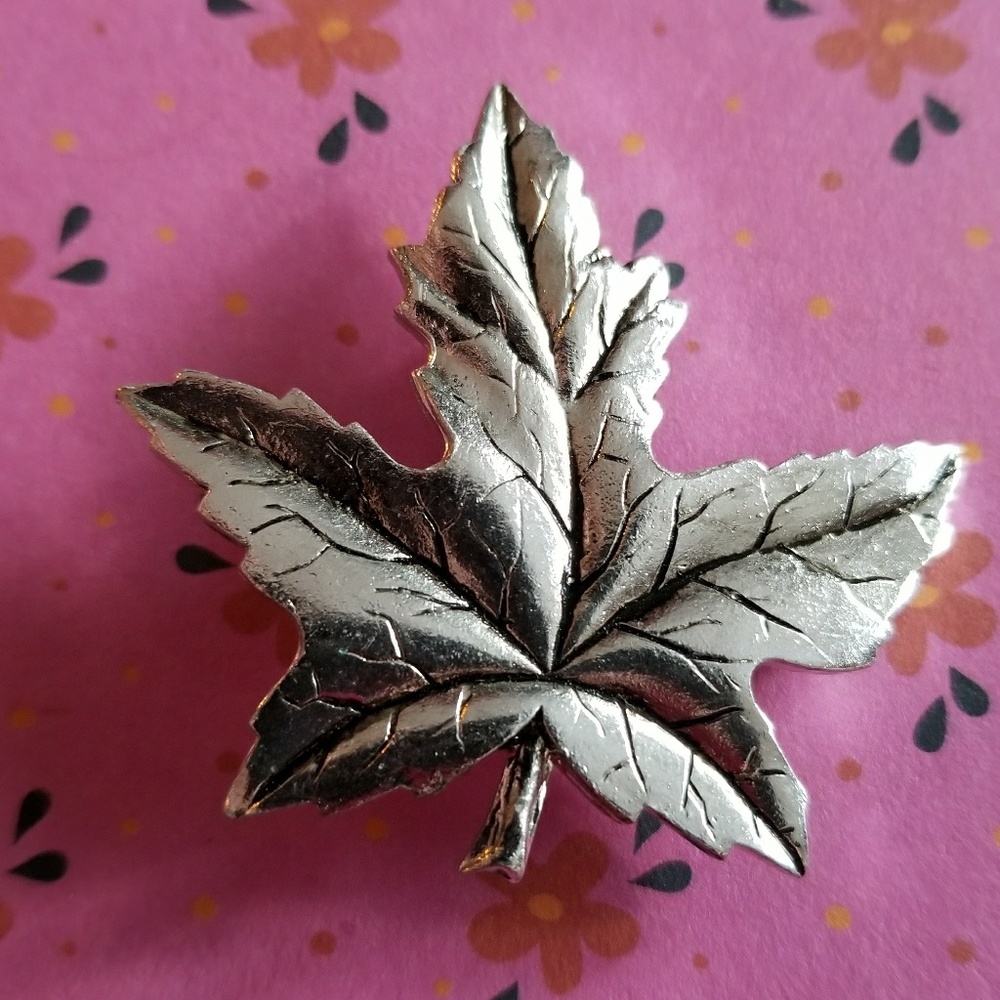 Vintage maple leaf brooch silver tone metal France fall autumn pin